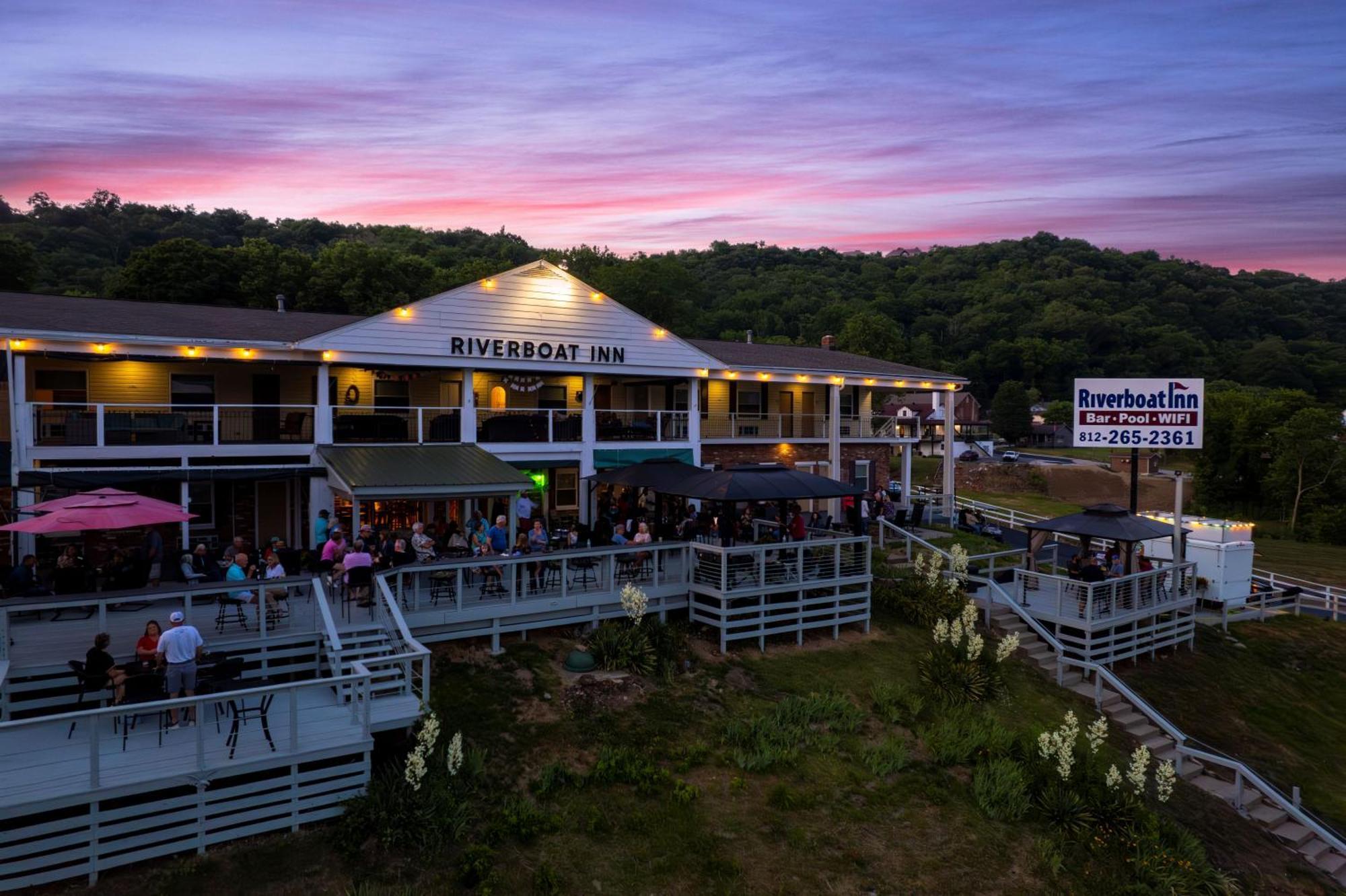 Riverboat Inn & Suites Madison Buitenkant foto