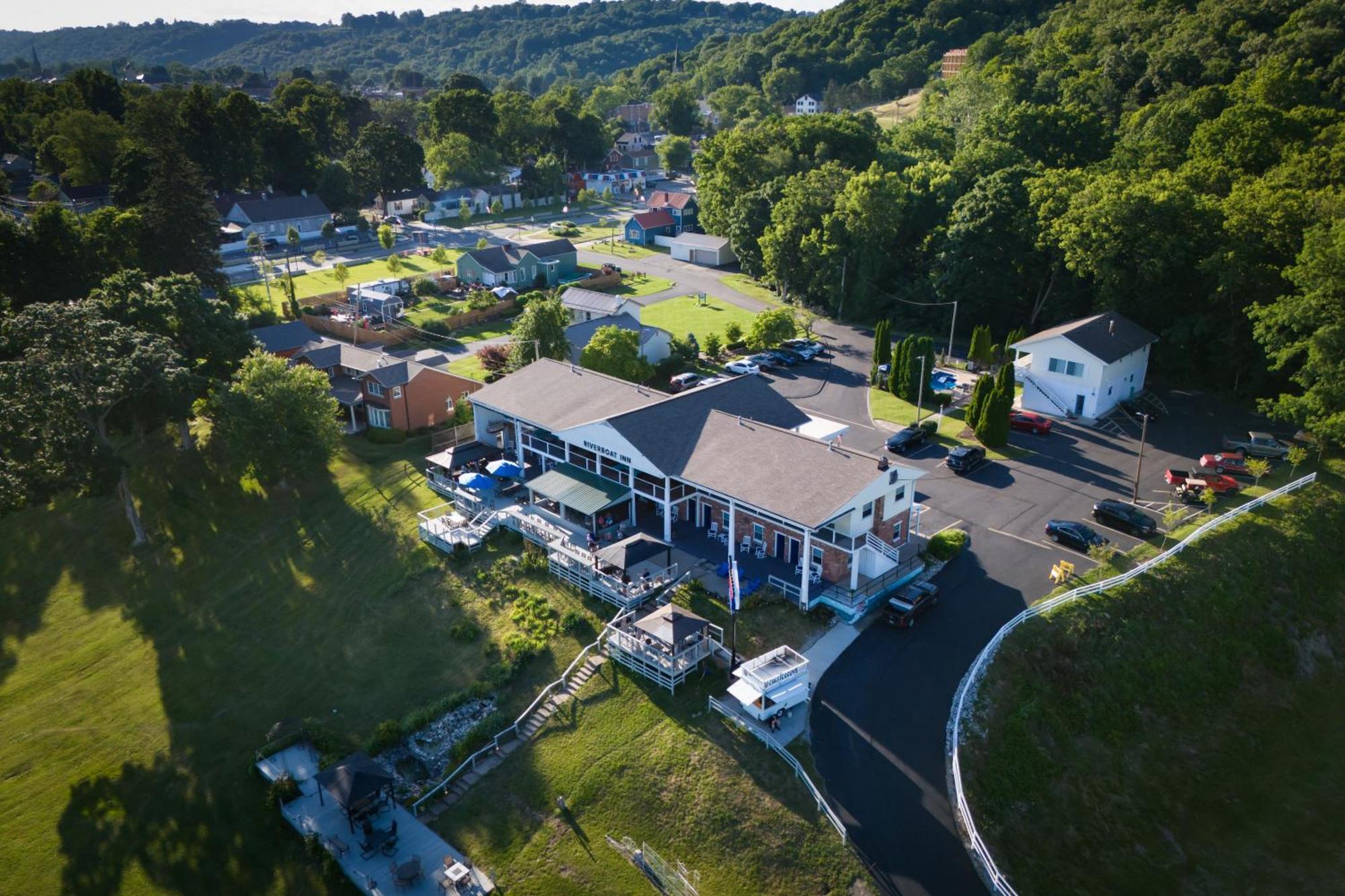 Riverboat Inn & Suites Madison Buitenkant foto